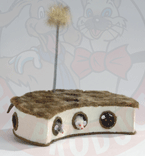 I.P.T.S. 405150 Коробка-когтеточка с выпрыгивающими мышками и пером 32*18см